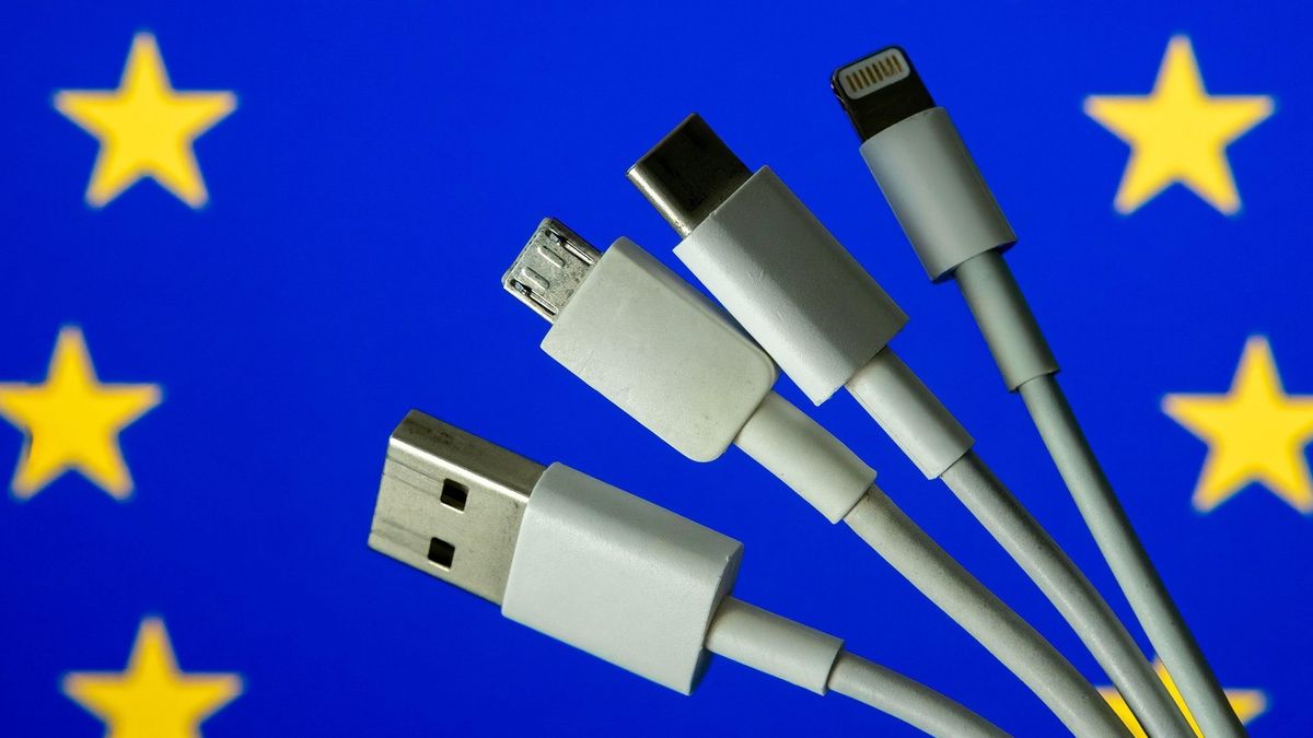 Jednotná USB nabíječka bude povinná i v Česku, schválila vláda